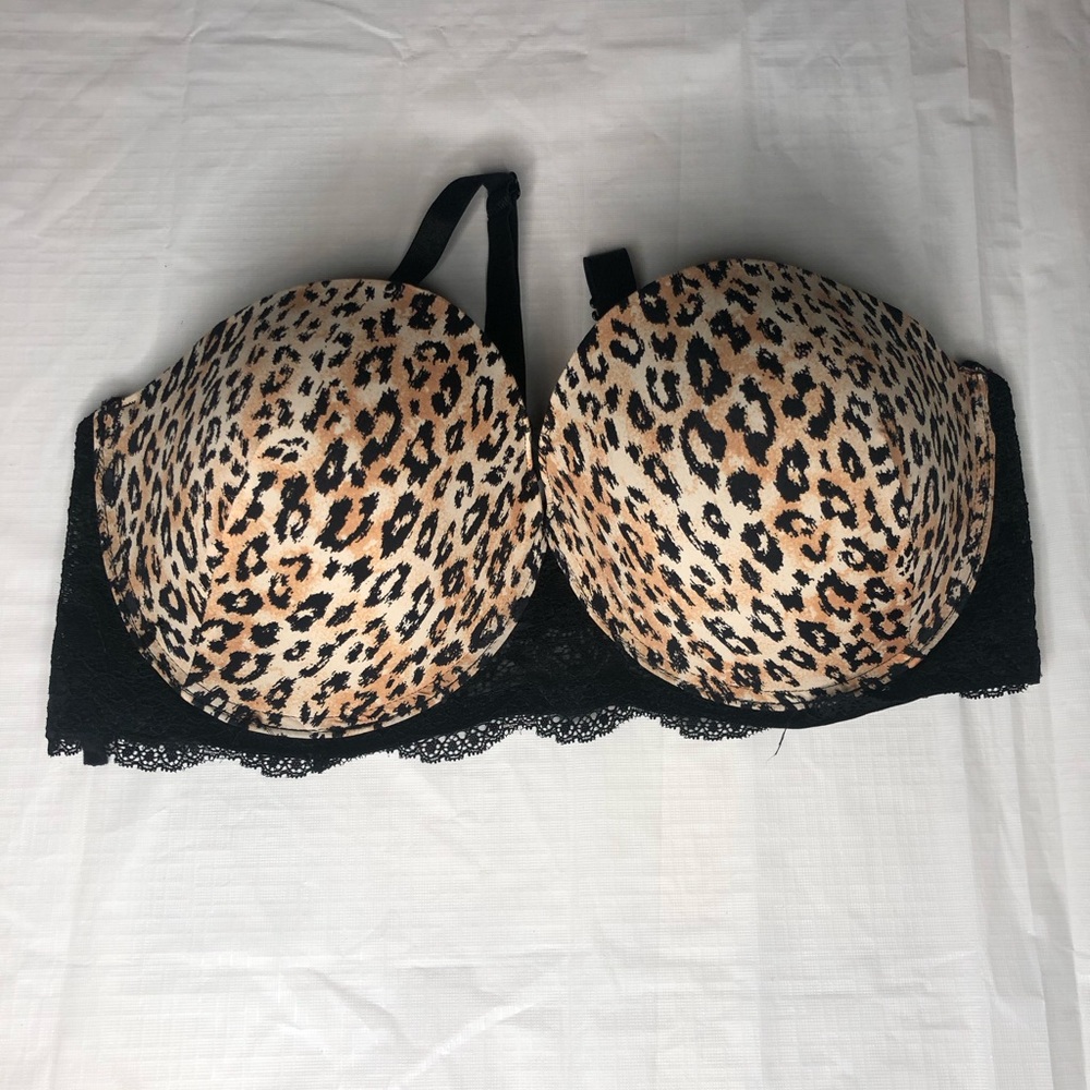 Ashley Stewart T shirt bra. 42DDD, leopard print with lace, full coverage.